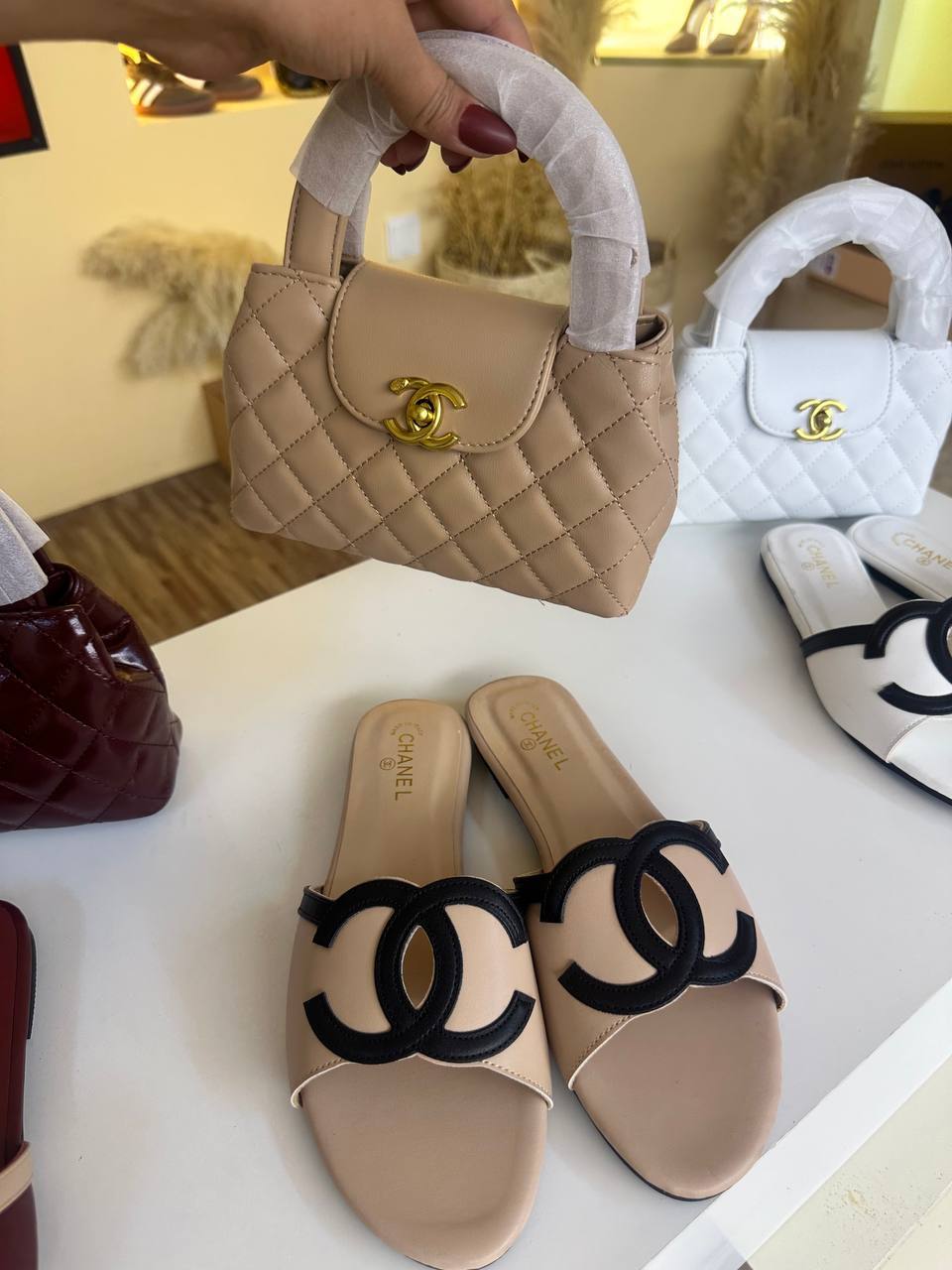Chanel offer
Slipper + bag
With boxes
190 dhs
Zain4421
♥️♥️♥️
Zc
