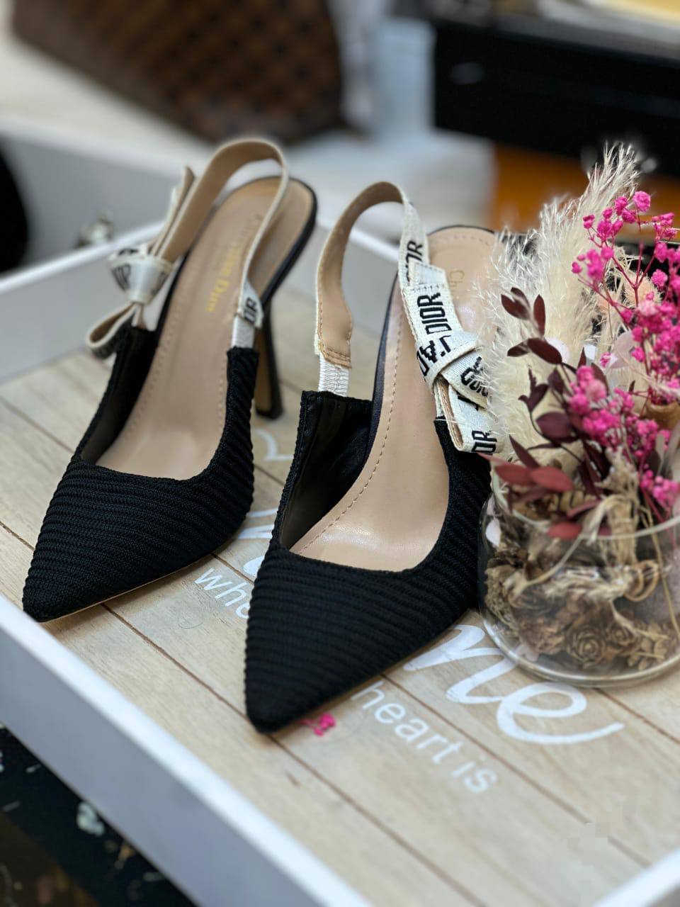 DIOR
☘️ *SIZE 36 to 41 ☘️
280 dhs🇦🇪
Zain224
♥️♥️♥️