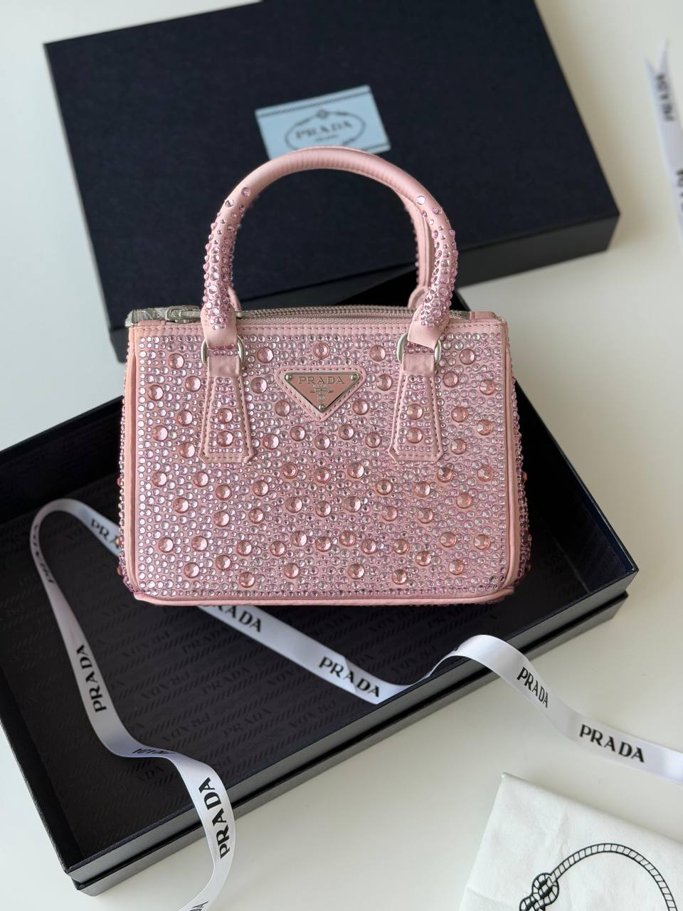 Prada
*vip quality 20 cm*
950 dhs🌺
Zain257
♥️♥️♥️