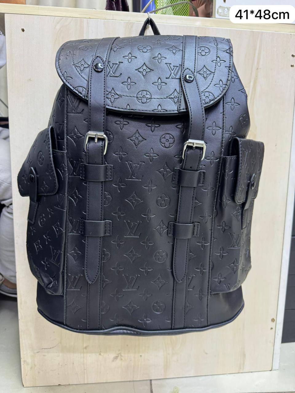 🎒 LV
Christophet backpack
Good quality
Size : 41 * 48 * 13 cm
85 dhs🇦🇪🇦🇪🇦🇪
Zain115
♥️♥️♥️