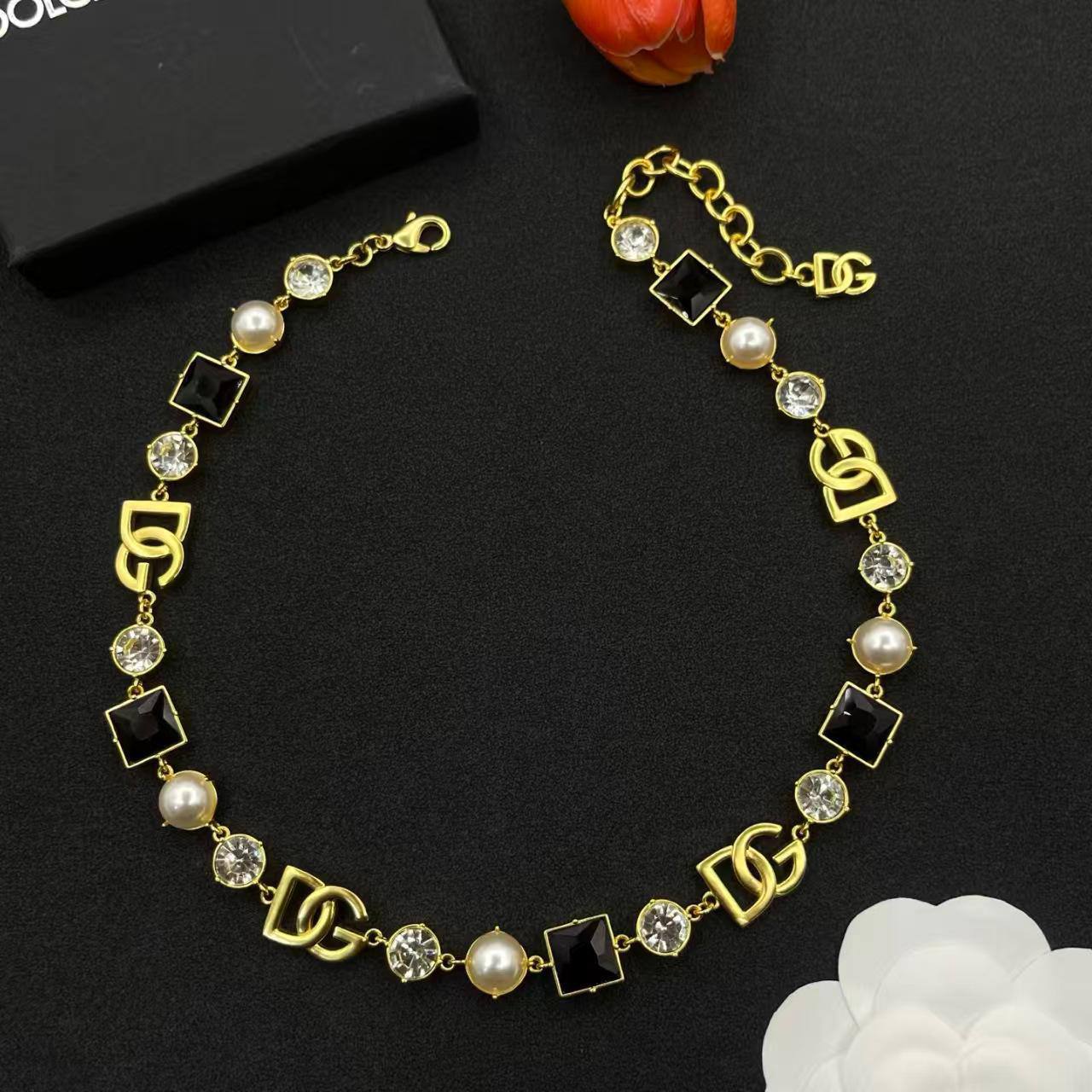 D&G SET💥*
Necklace ❣️
Earring ❤️🔥
Breslat 🦋
Master quality 💯
With normal boxes 📦
And paper bag 🛍️
190 dhs🪙💕
Zain216
♥️♥️♥️