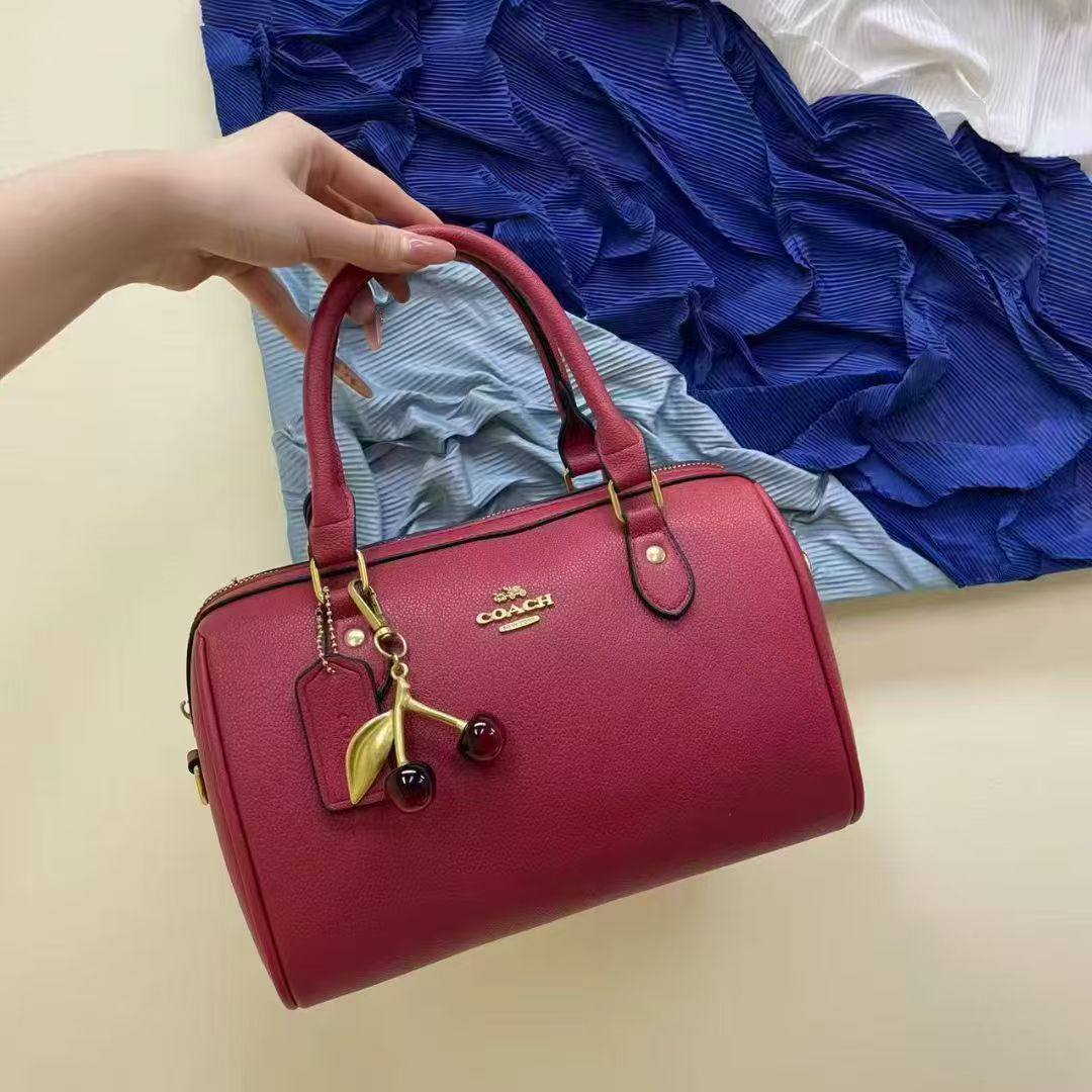 Coach
GOOD quality
90 dhs✅
SIZE 26 cm
Zain200
♥️♥️♥️
