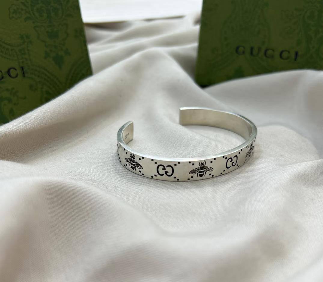 Gucci Bangle
*Master Quality* 🦋
55 dhs🪙🌨️
normal box
🎁🎁🎁
Zain48
♥️♥️♥️