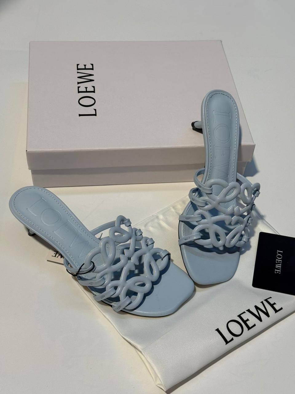 LOEWE
GOOD QUALITY
100 dhs🌺
Size 36 TO 41
Zain40
♥️♥️♥️