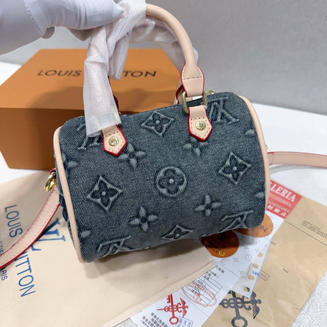 LV
80 dhs🪙🌨️
size 17×10×12cm
with box
🎁🎁🎁
Zain213
♥️♥️♥️