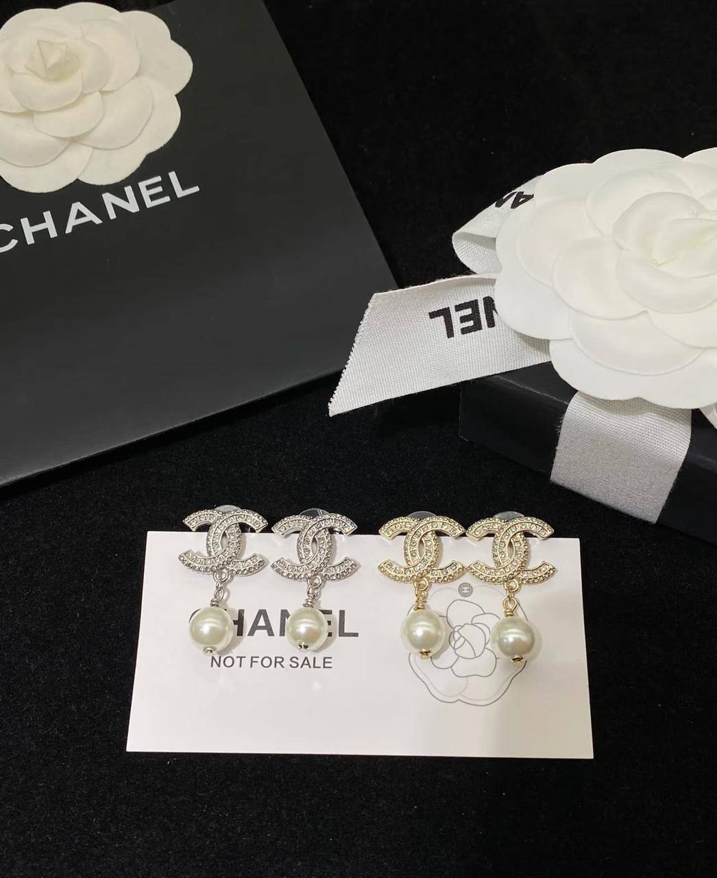 CHANEL❤️🔥*
Earring 🦋
Master quality 💯
With normal boxes 📦
45 dhs❣️
With master box 🗃️
55 dhs❣️
Zain216
♥️♥️♥️