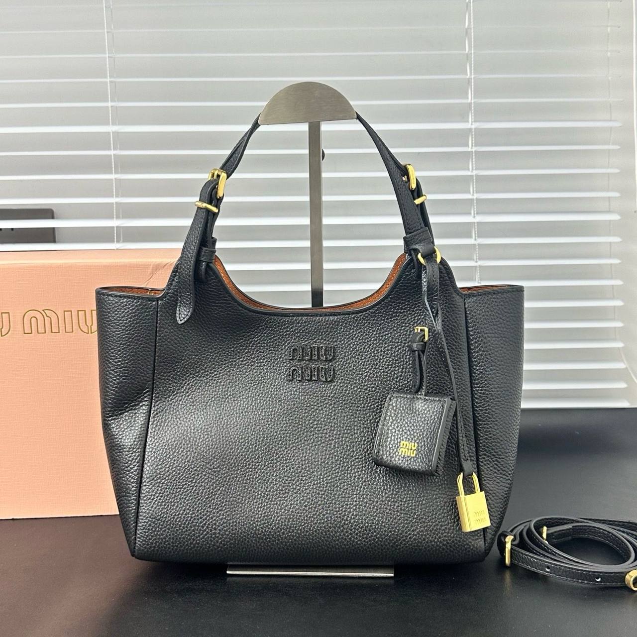 Miu Miu
Master
320 dhs🇦🇪
Zain228
♥️♥️♥️