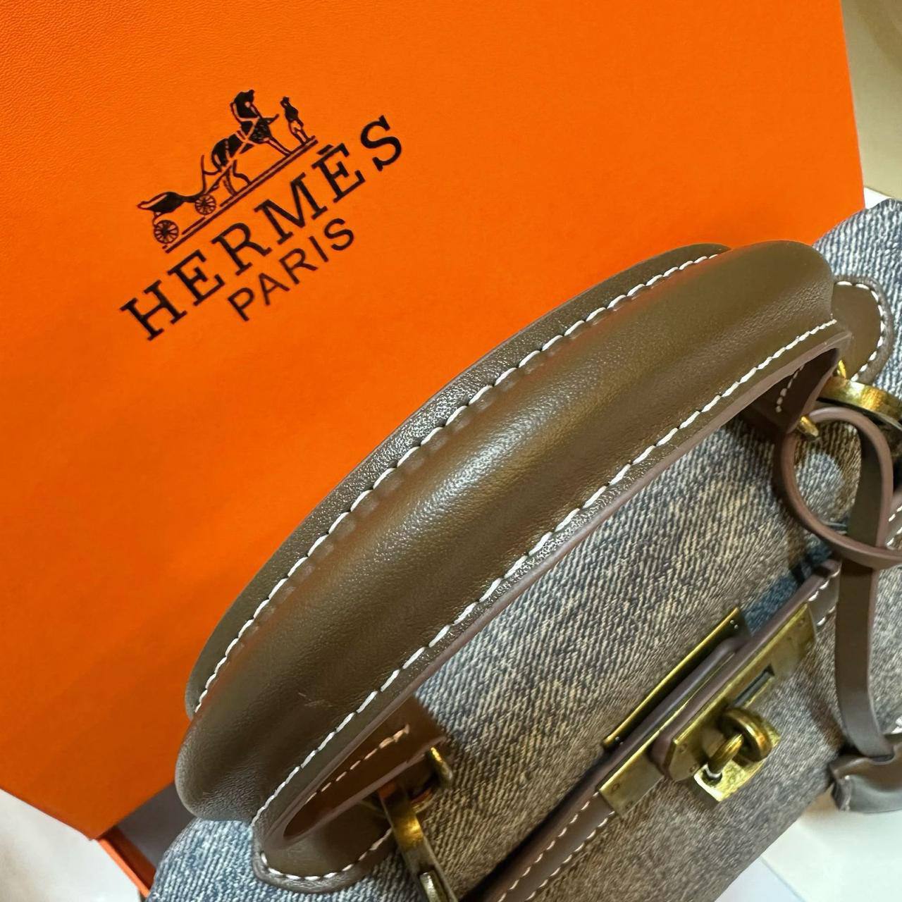 HERMES
MEDIUM SIZE GOOD QUALITY WITH BOX
100 dhs🇦🇪🇦🇪
Size:24cm
Zain17
♥️♥️♥️