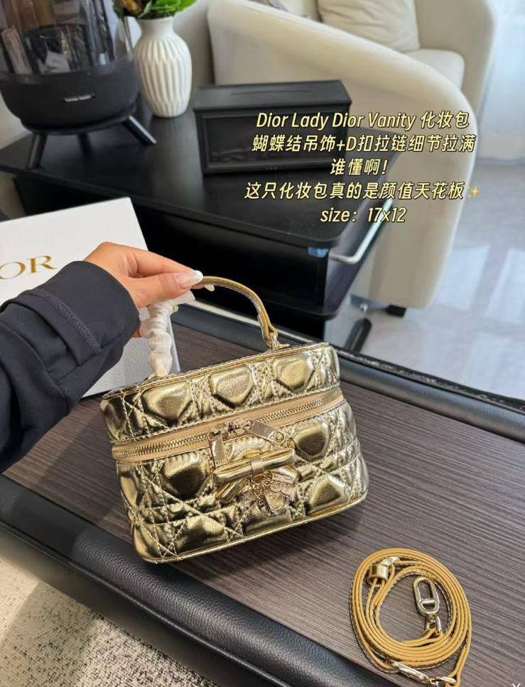 DIOR
Mini Vanity
Master quality
17*12*8 cm
with box
🎁🎁🎁
330 dhs✅
Zain95
♥️♥️♥️