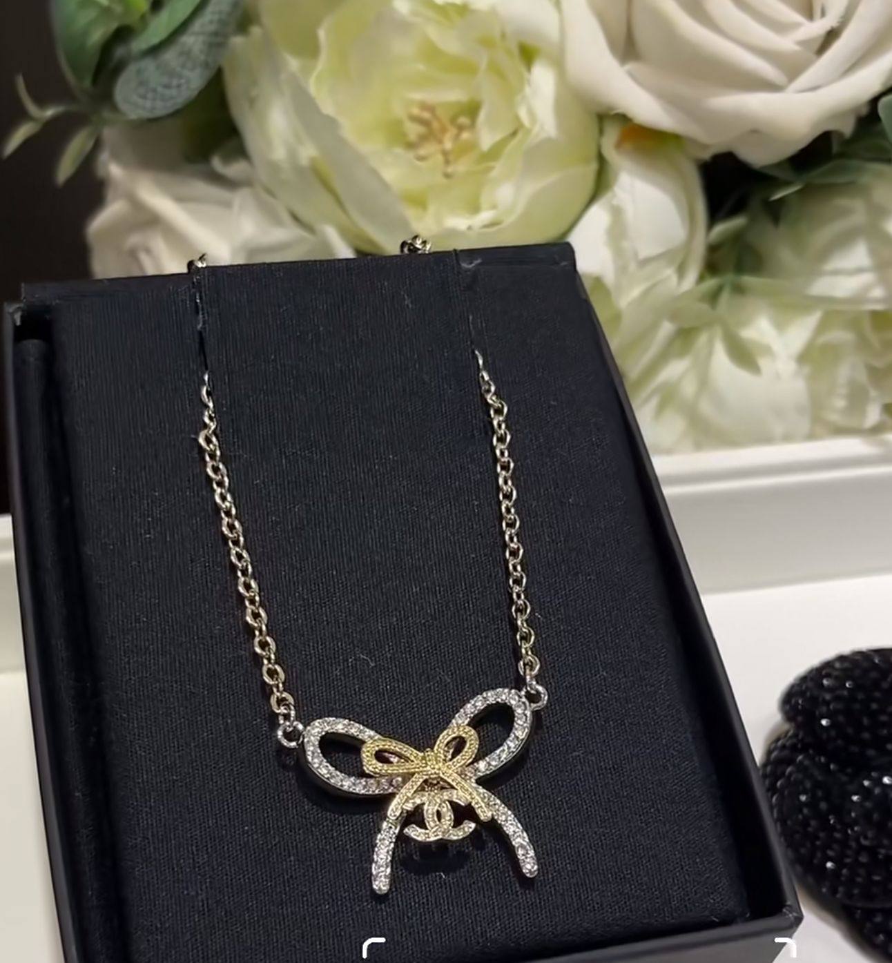 CHANEL SET ❤️🔥*
Necklace 🦋
Earring✨
Bracelet 🍁
Master quality 💯
With normal boxes 🗃️
135 dhs❣️
With master box 📦
150 dhs❣️
Zain216
♥️♥️♥️