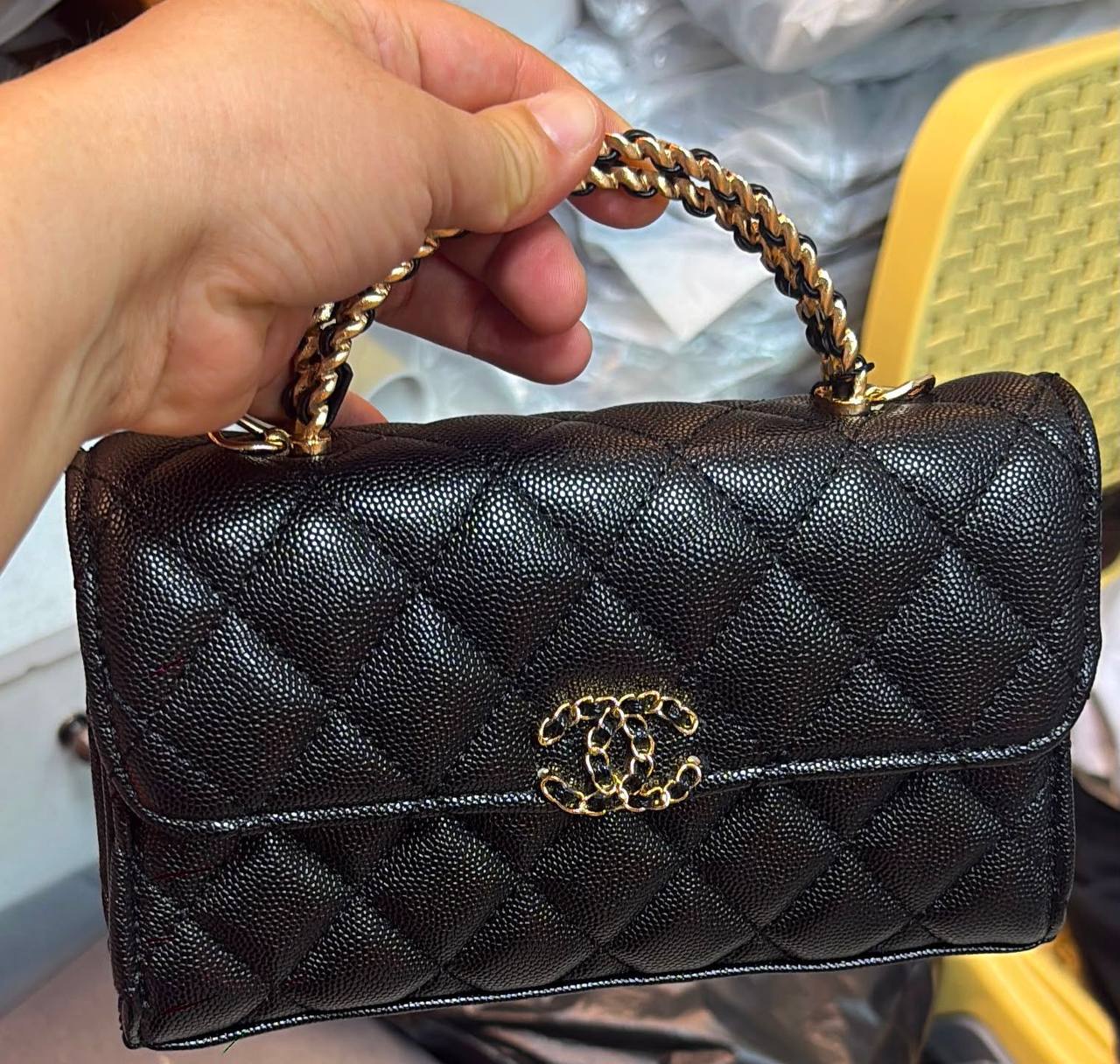Chanel
100 dhs✅
With box
Zain219
♥️♥️♥️