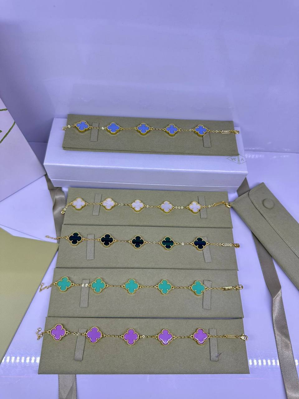 VCA ❤️🔥*
Stainless steel 💯
Bracelet 🐦🔥
With black boxes 📦
20 dhs🪙🌨️
With normal boxes 🗃️
30 dhs🪙🌨️
Zain216
♥️♥️♥️