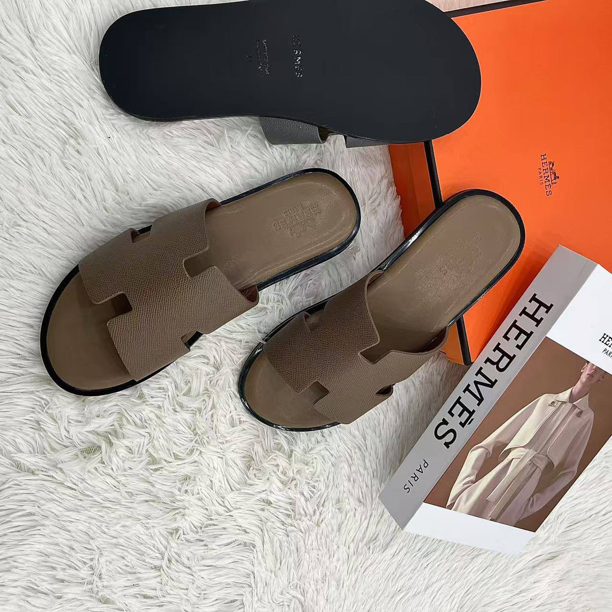 Hermes
men's slippers restock
Sizes 40 to 45
75 dhs🇦🇪🇦🇪
Zain232
♥️♥️♥️
