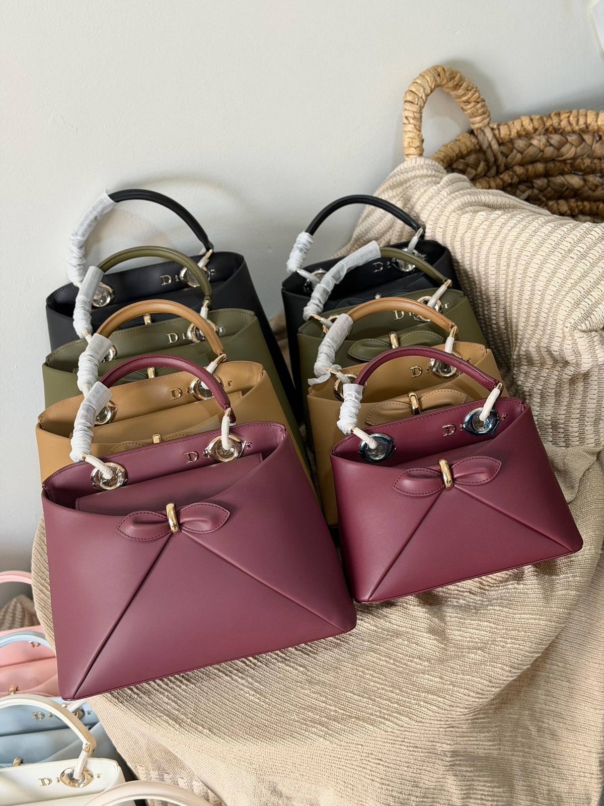 Dior
Super master quality aaa
Size : 22 cm and 28 cm
For Price 👇 WhatsApp✅
0568585901
0507557372
0552275751 Owner Zain 👌
Zain315
♥️♥️♥️