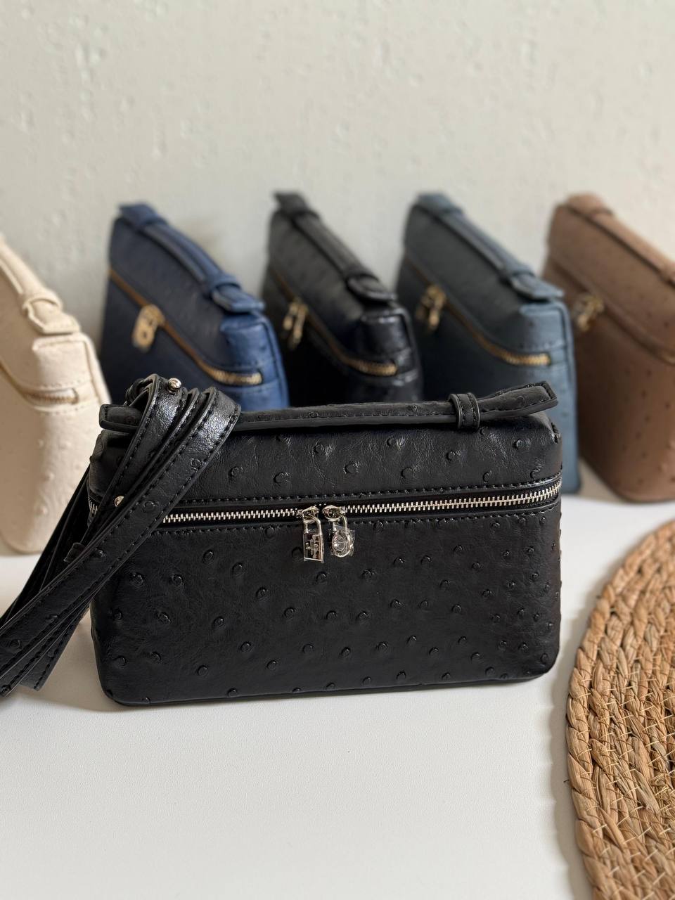 LORO PIANA
20cm
350 dhs✅
Top quality
With box🎁
Zain167
♥️♥️♥️