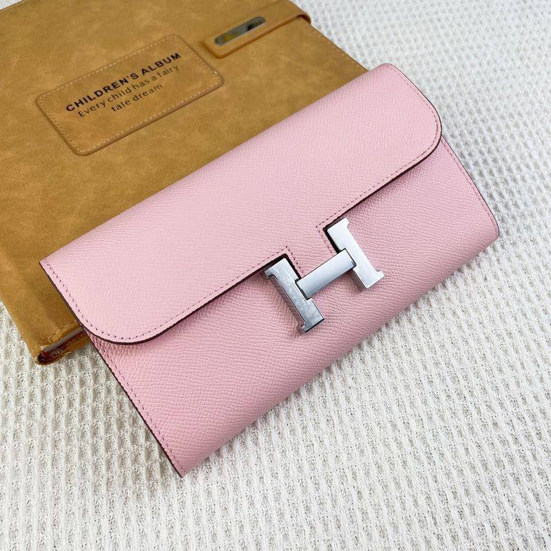 Hermes
good quality,
comes with box, 🎁🎁🎁
size... 20*13 cm
95 dhs👑
Zain12
♥️♥️♥️