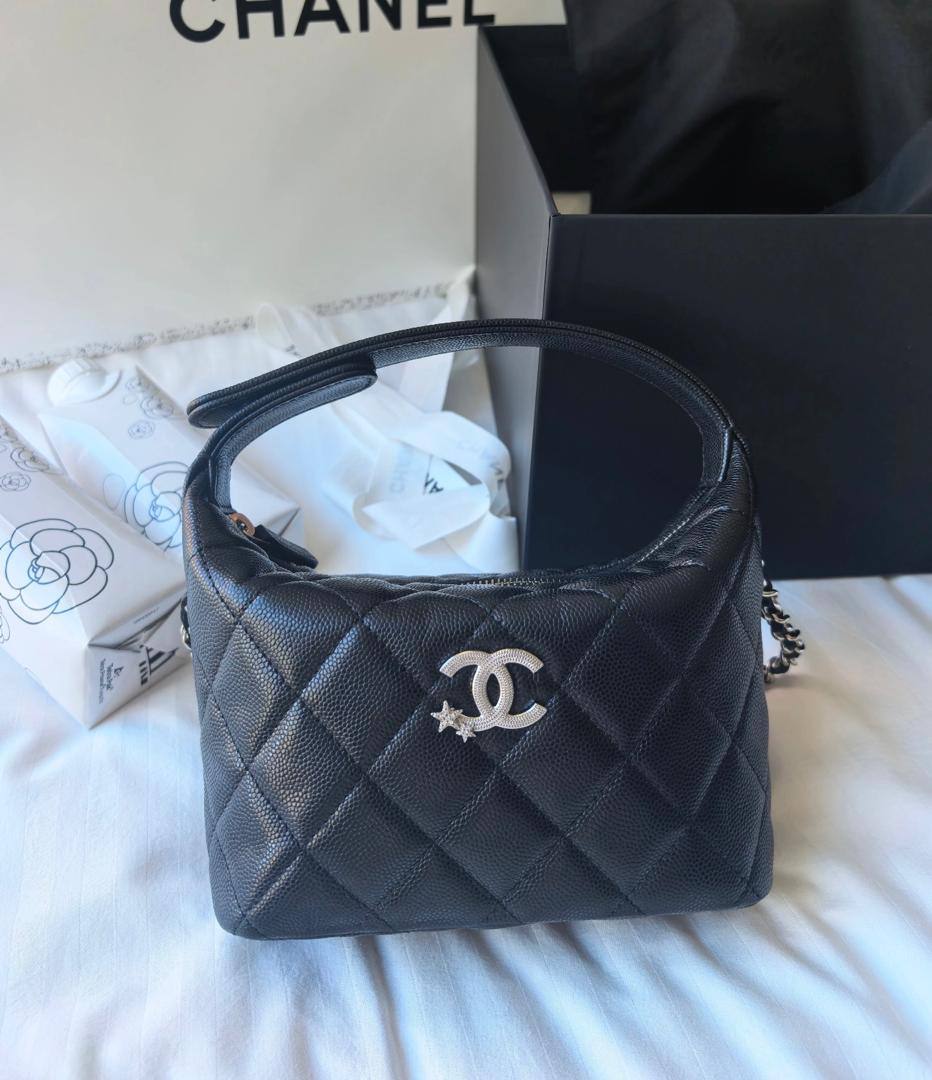 Dior - Chanel - Goyard
95 dhs✅
high quality
With box
🎁🎁🎁
Zain26
♥️♥️♥️