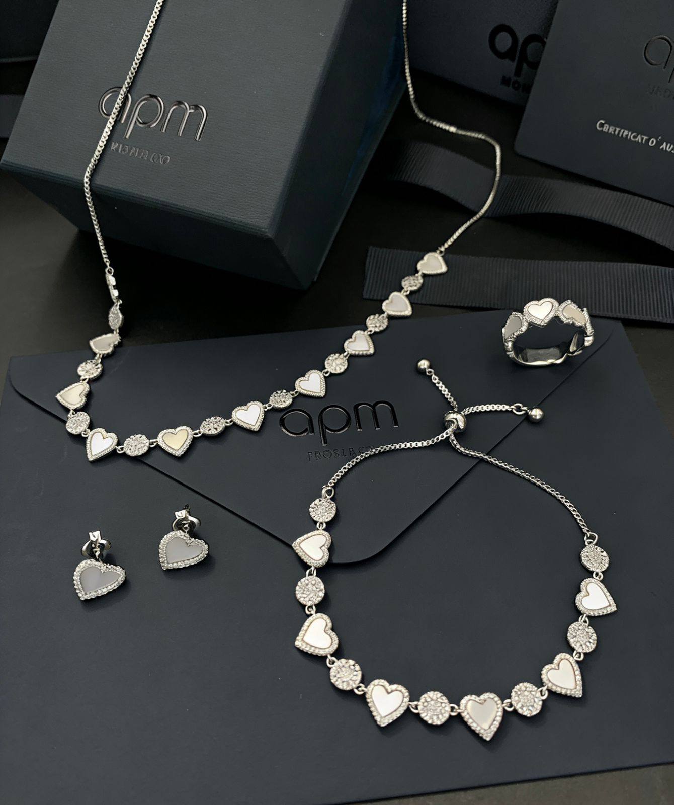APM SET
MASTER✨💫
NECKLACE BRACELET EARRINGS RING
220 DHS✅ 💥
WITH BOX AND PAPER BAG🎁🛍️
Zain89
♥️♥️♥️