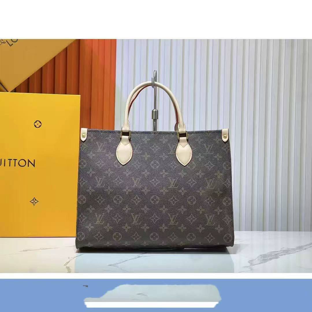 LV
size:41cm
110 dhs💓
Zain114
♥️♥️♥️