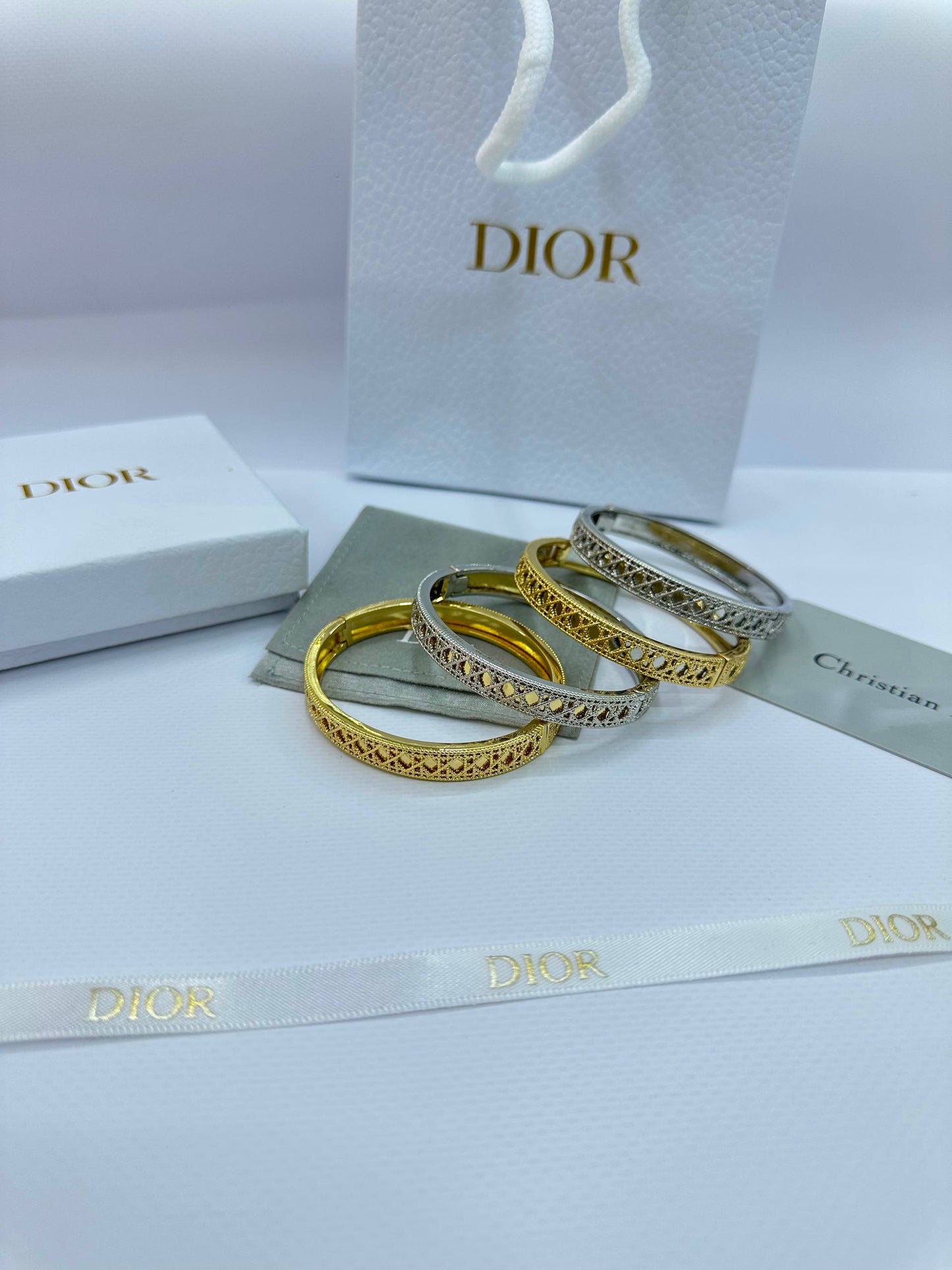 Dior
Bangle 🔥
Ring 💍 available size👇
6,7,8,9
good quality 💯
With brand boxes 🗃️
And paper bag 🛍️
50 dhs✅
With master box 📦
And paper bag 🛍️
70 dhs✅
Zain216
♥️♥️♥️
