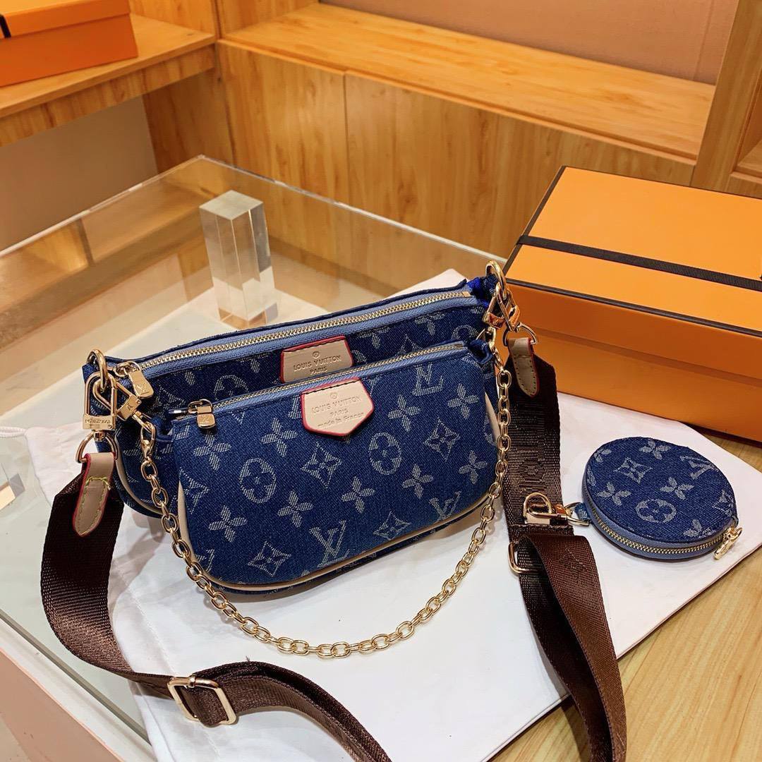 LV
3 in 1
With box
🎁🎁🎁
75 dhs🪙💕
Zain17
♥️♥️♥️