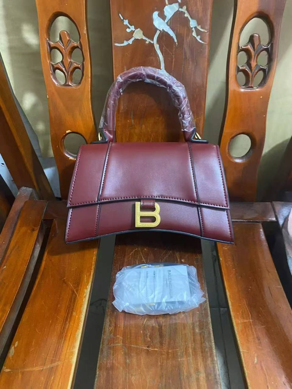 Balenciaga
GOOD QUALITY
110 dhs💓
Zain200
♥️♥️♥️