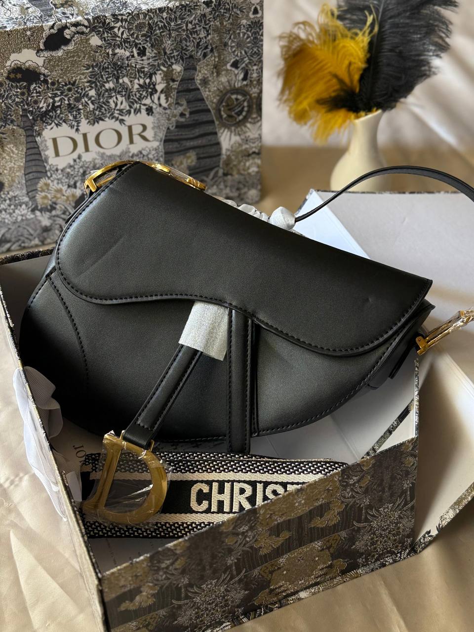 DIOR
25cm
330 dhs❤️
Top quality
With box🎁
Zain167
♥️♥️♥️