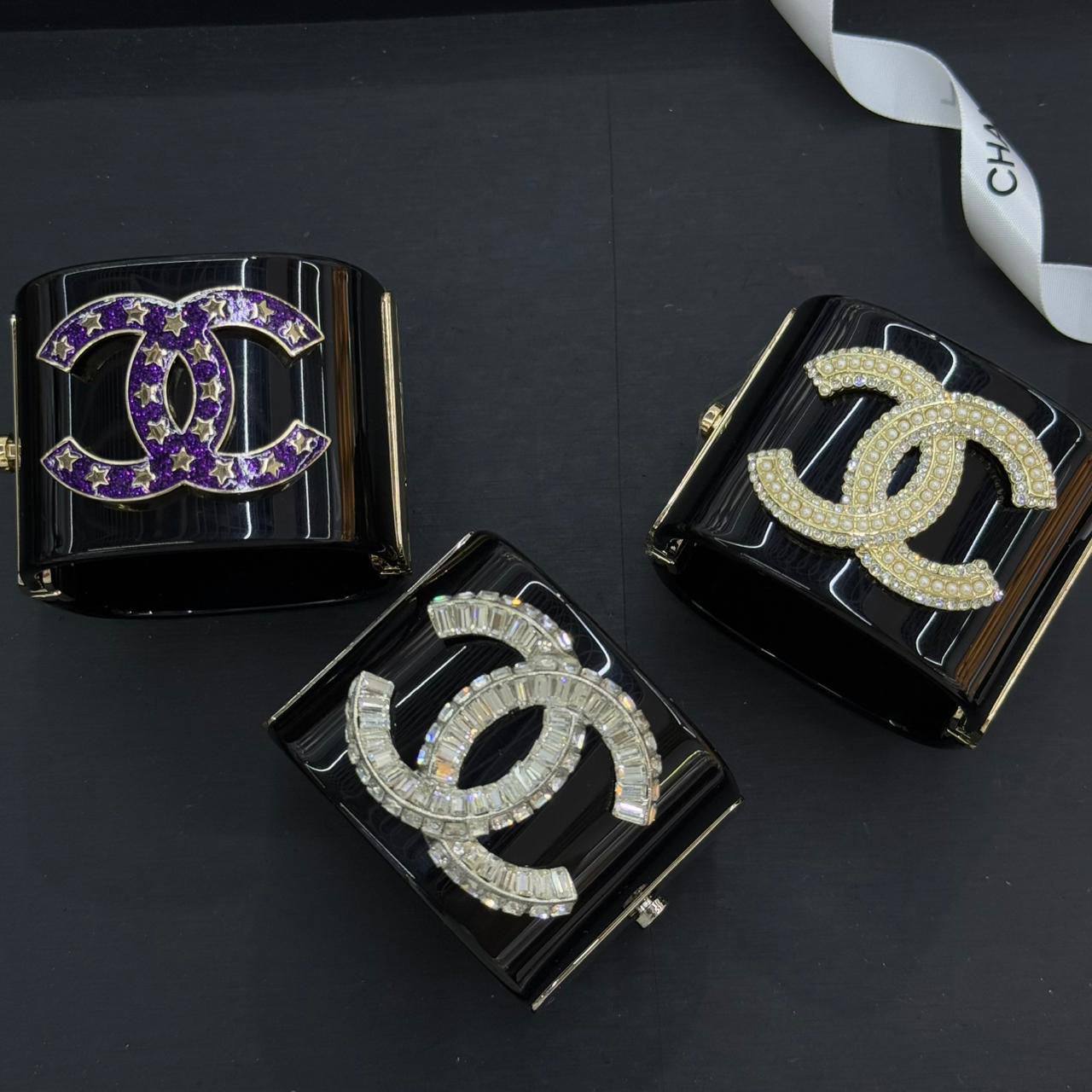 CHANEL🔥*
Bangle 🍁
Super master quality 💯
With boxes 🗃️
🎁🎁🎁
140 dhs🪙🌨️
Zain216
♥️♥️♥️