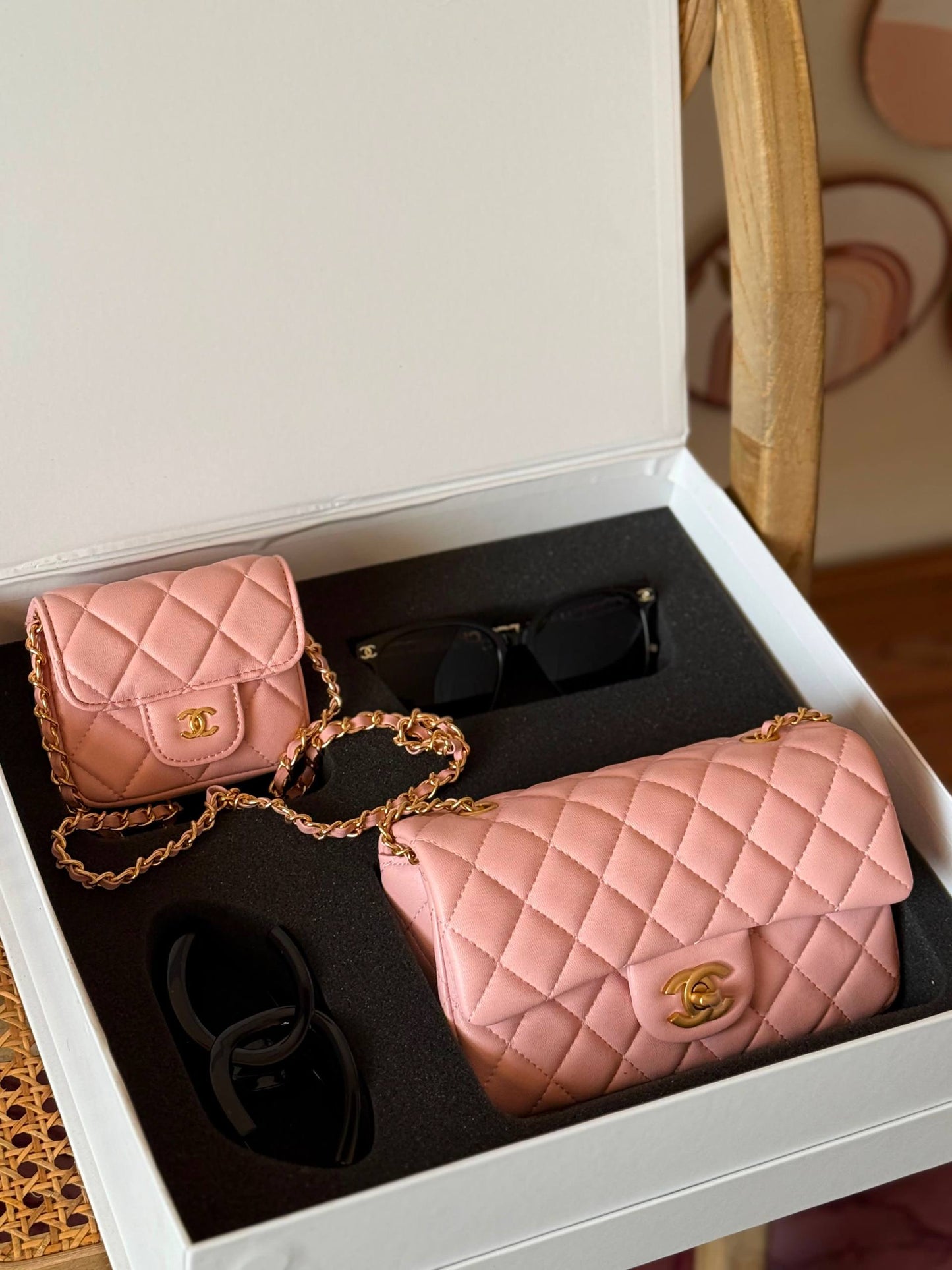 New Collection✨✨✨
CHANEL
20cm
440 dhs✅
*FULL SET(GIFT BOX)😍😍*
*MASTER QUALITY*
With box
Zain167
❣️❣️❣️