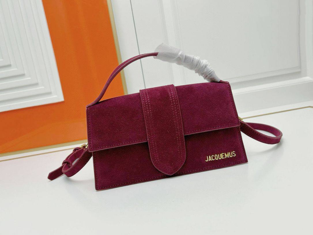 JACQUEMUS 
BIG SIZE NEW CAME GOOD QUALITY 
WITH BOX 
🎁🎁🎁
110 dhs🪙
SIZE: 24CM
Zain39
♥️♥️♥️