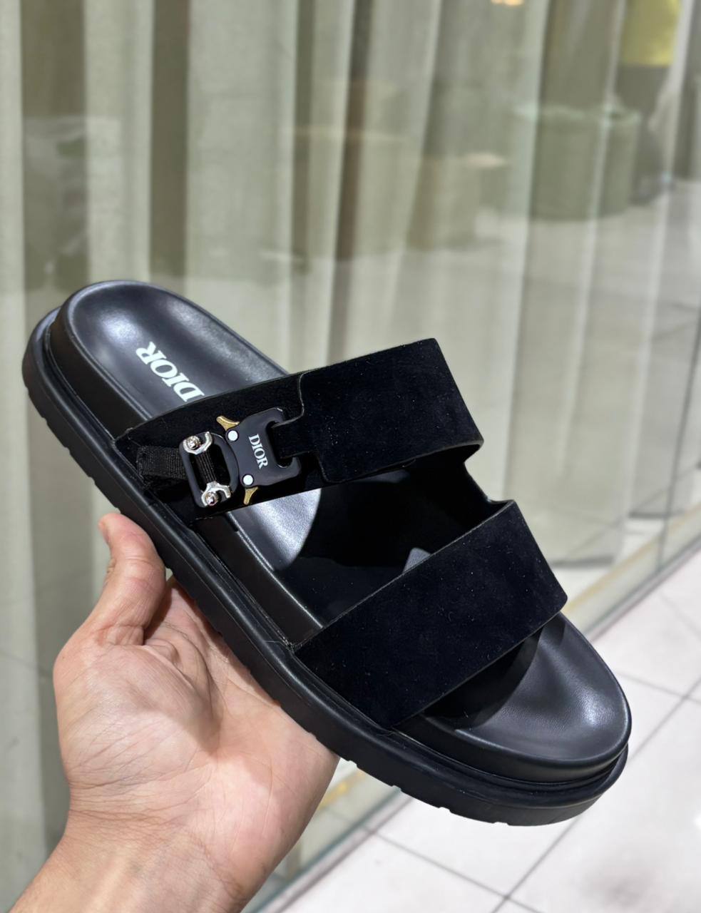 Dior
Mens Slipper
Size:39 to 45
120 dhs💓
Zain241
♥️♥️♥️