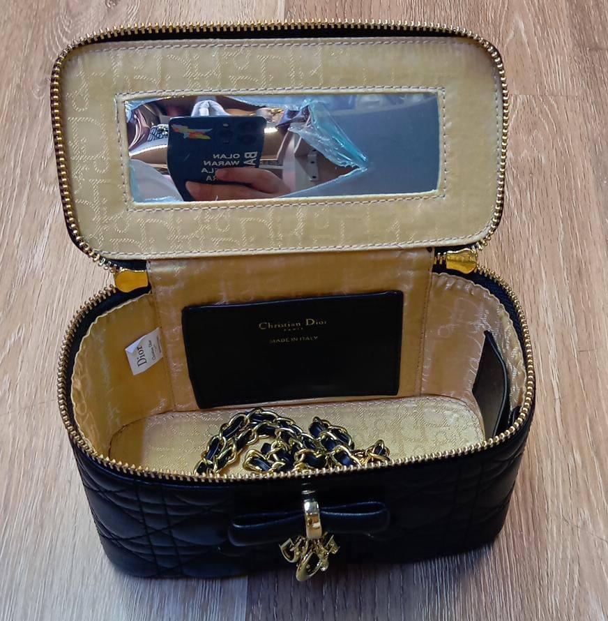 Dior
Good quality
with box
100 dhs🇦🇪🇦🇪🇦🇪
Zain186
♥️♥️♥️