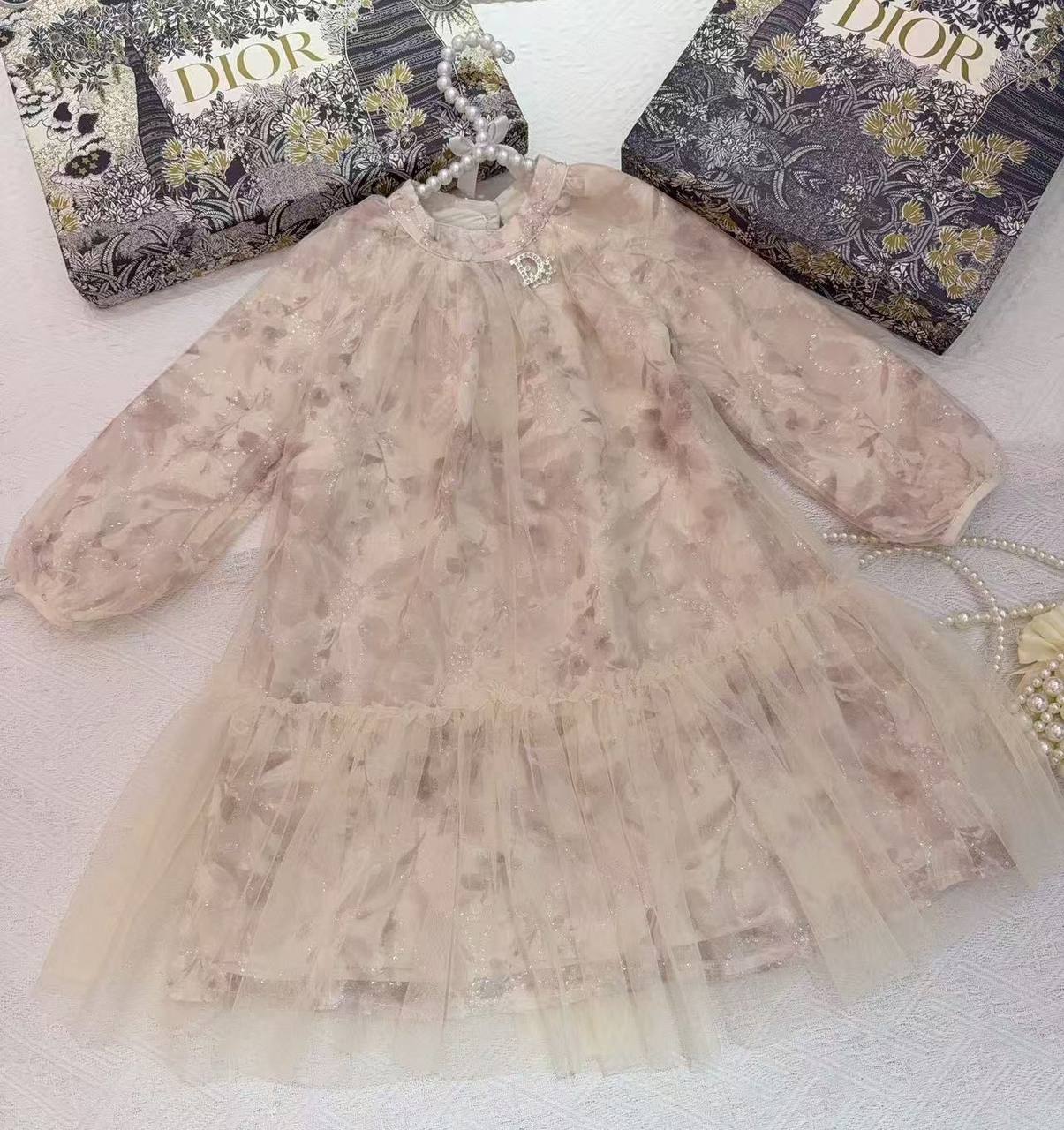 Dior
1.5y-5y 140 dhs🪙🌨️
6-13y 150 dhs🪙🌨️
Zain151
♥️♥️♥️