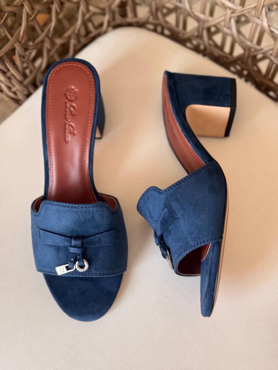 LORO PIANA 🩵
Size: 36 to 41
Super master quality
450 dhs✅
Zain198
♥️♥️♥️