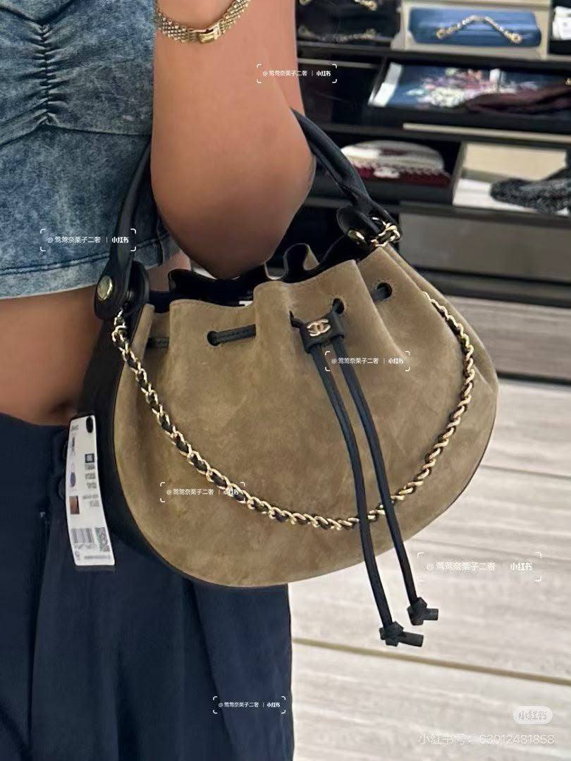 Chanel
27cm
290 dhs🇦🇪🇦🇪
Zain297
♥️♥️♥️