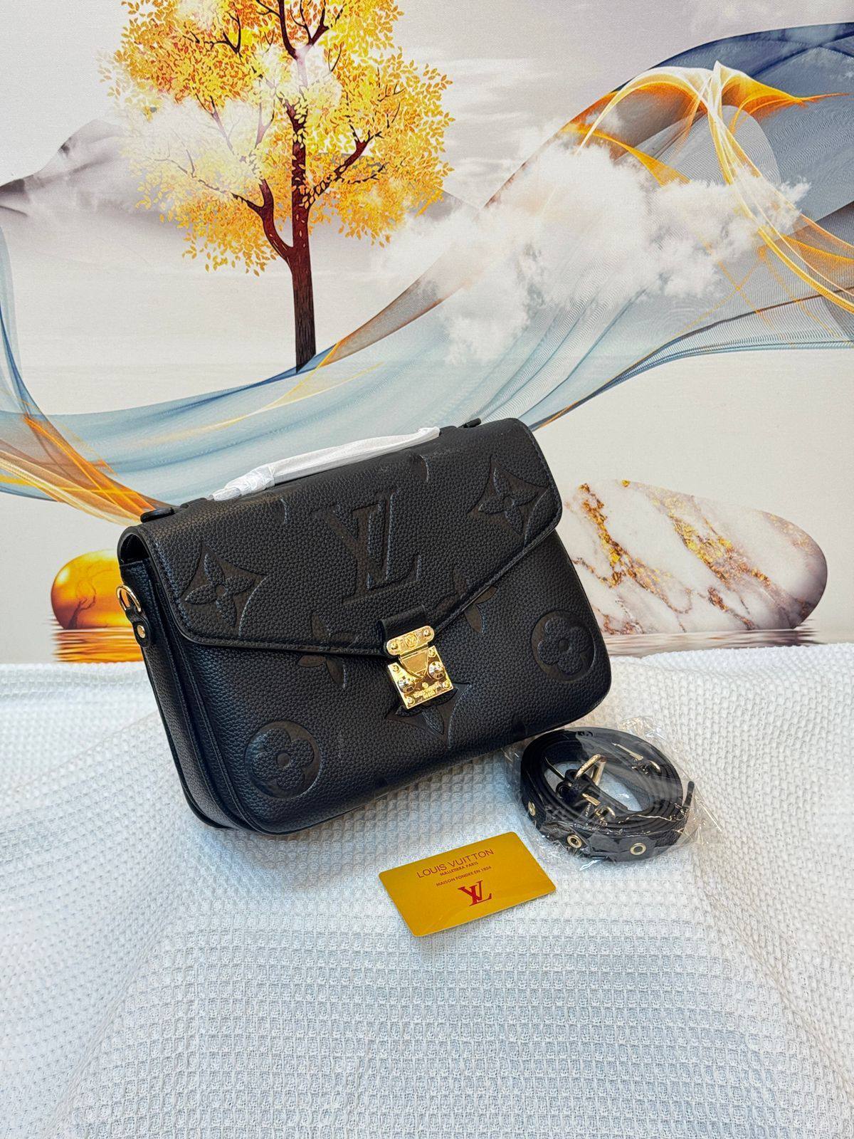 LV
Best quality
With box’s
🎁🎁🎁
105 dhs❣️
size 23cm
Zain158
♥️♥️♥️