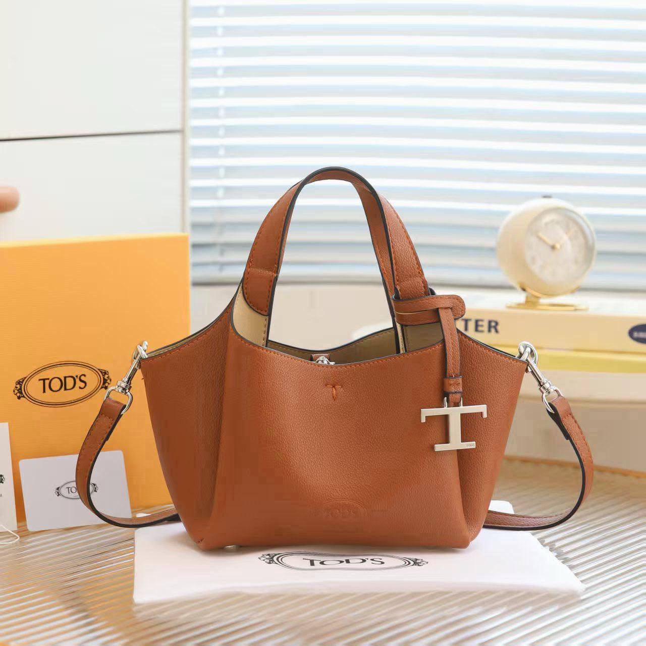 TODS
100 dhs✅
with box
🎁🎁🎁
Zain90
♥️♥️♥️
