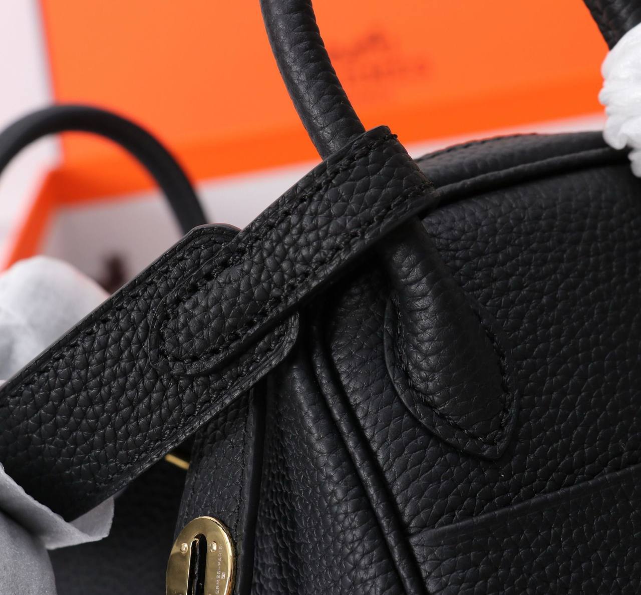 HERMES LINDY 
COPY ONE  
NEW CAME 
WITH BOX 
🎁🎁🎁
220 dhs🪙
 (leather)……
SIZE: MINI 18 cm
Zain39
♥️♥️♥️