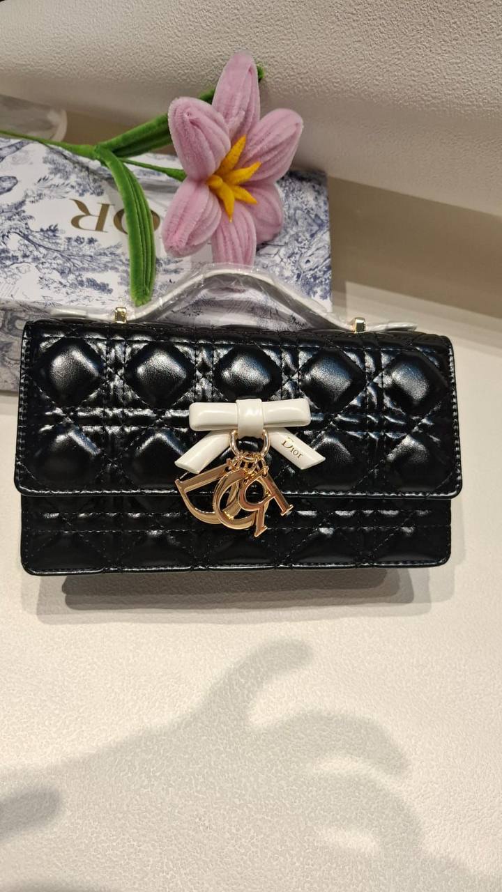 DIOR
22cm
box
🎁🎁🎁
120 dhs✅
Zain44
♥️♥️♥️