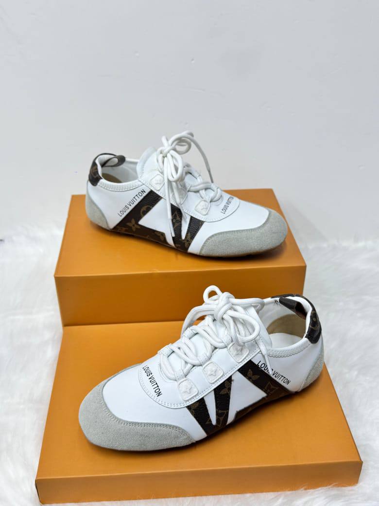 LV
New arrived
Shoes
size 36 to 41
140 dhs🪙🌨️
Very Nice Quality
Zain21
♥️♥️♥️