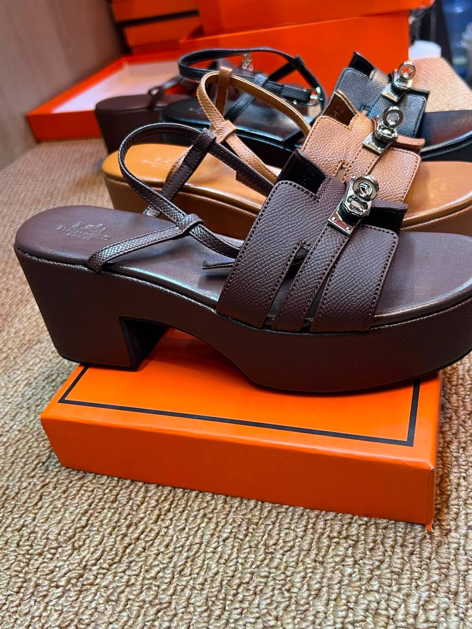 Hermes ladies
36 to 41
100 dhs🇦🇪🇦🇪🇦🇪
Zain236
♥️♥️♥️