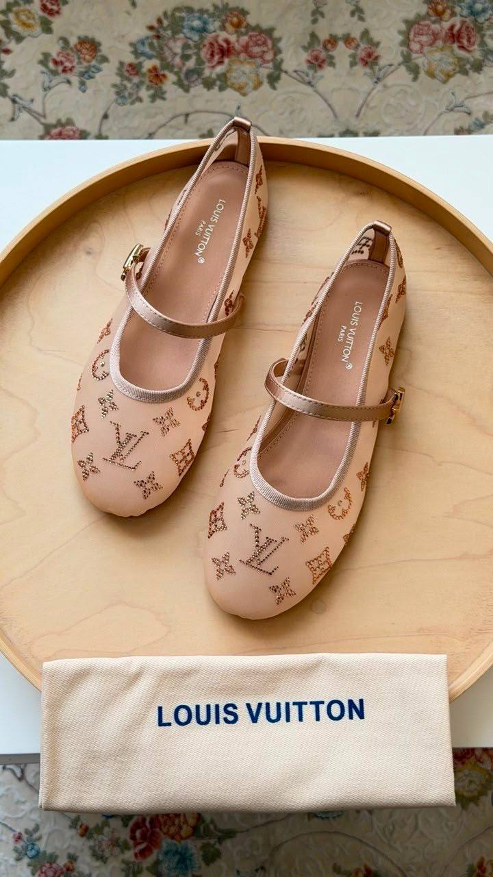 LV
Master quality
Size: 36 to 41
450 dhs✅
Zain318
♥️♥️♥️