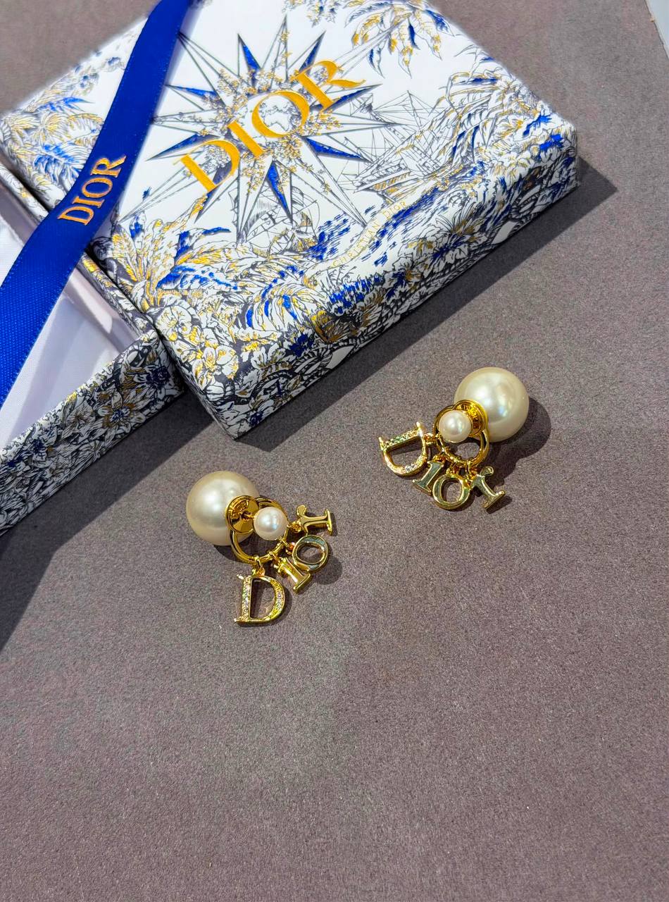 Dior
Master Earring
85 dhs✅
normal box🎁
Zain209
♥️♥️♥️