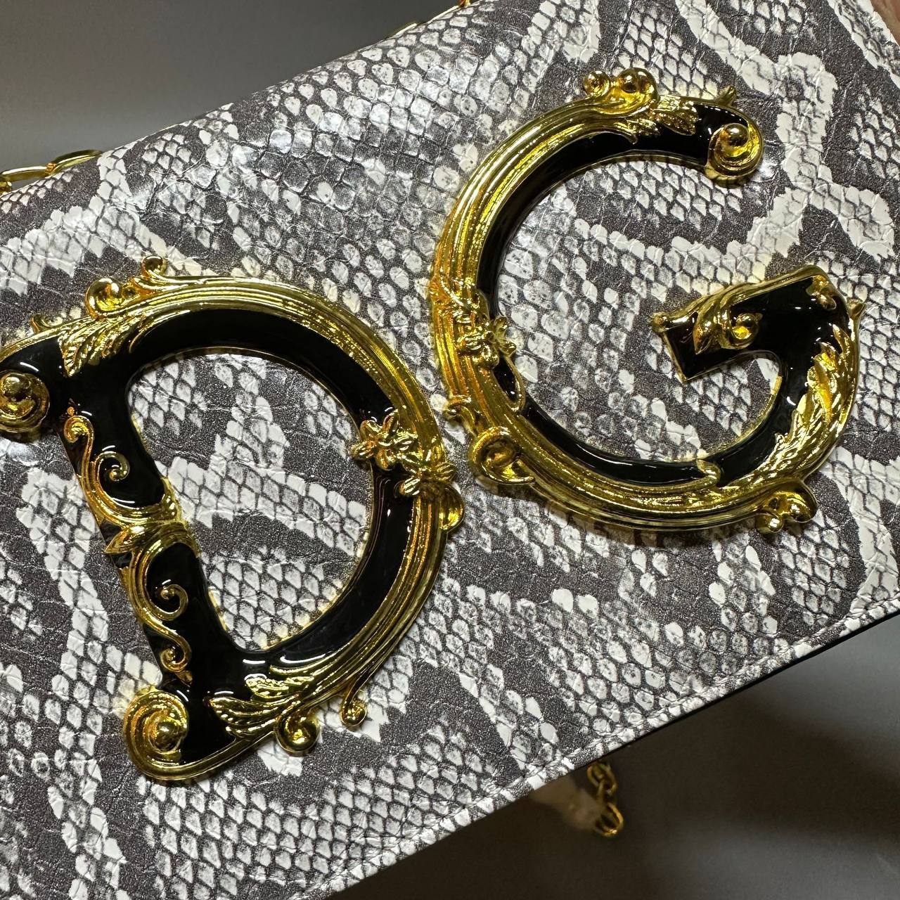 D&G
good quality
with box 🎁🎁🎁
120 dhs✅
Zain39
♥️♥️♥️