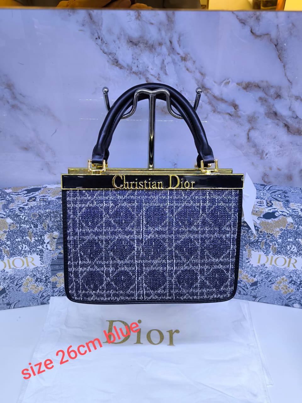 Dior
110 dhs✅
with box
🎁🎁🎁
Zain203
♥️♥️♥️