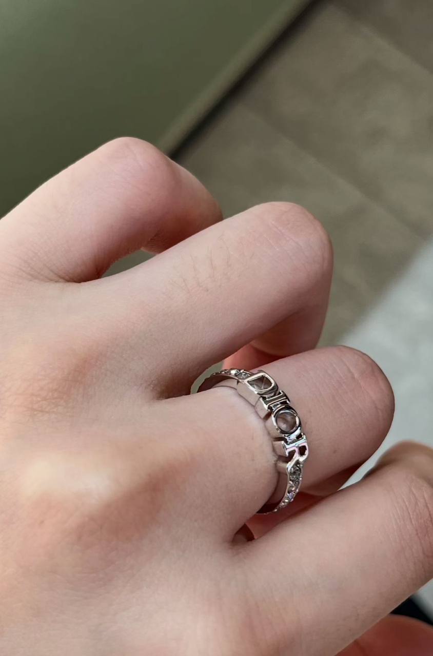 Dior ❤️🔥*
Ring 💍
Master quality 💯
With normal boxes 🗃️
45 dhs🪙🌨️
With master box 📦
55 dhs🪙🌨️
Size 7/8/9
Zain216
♥️♥️♥️