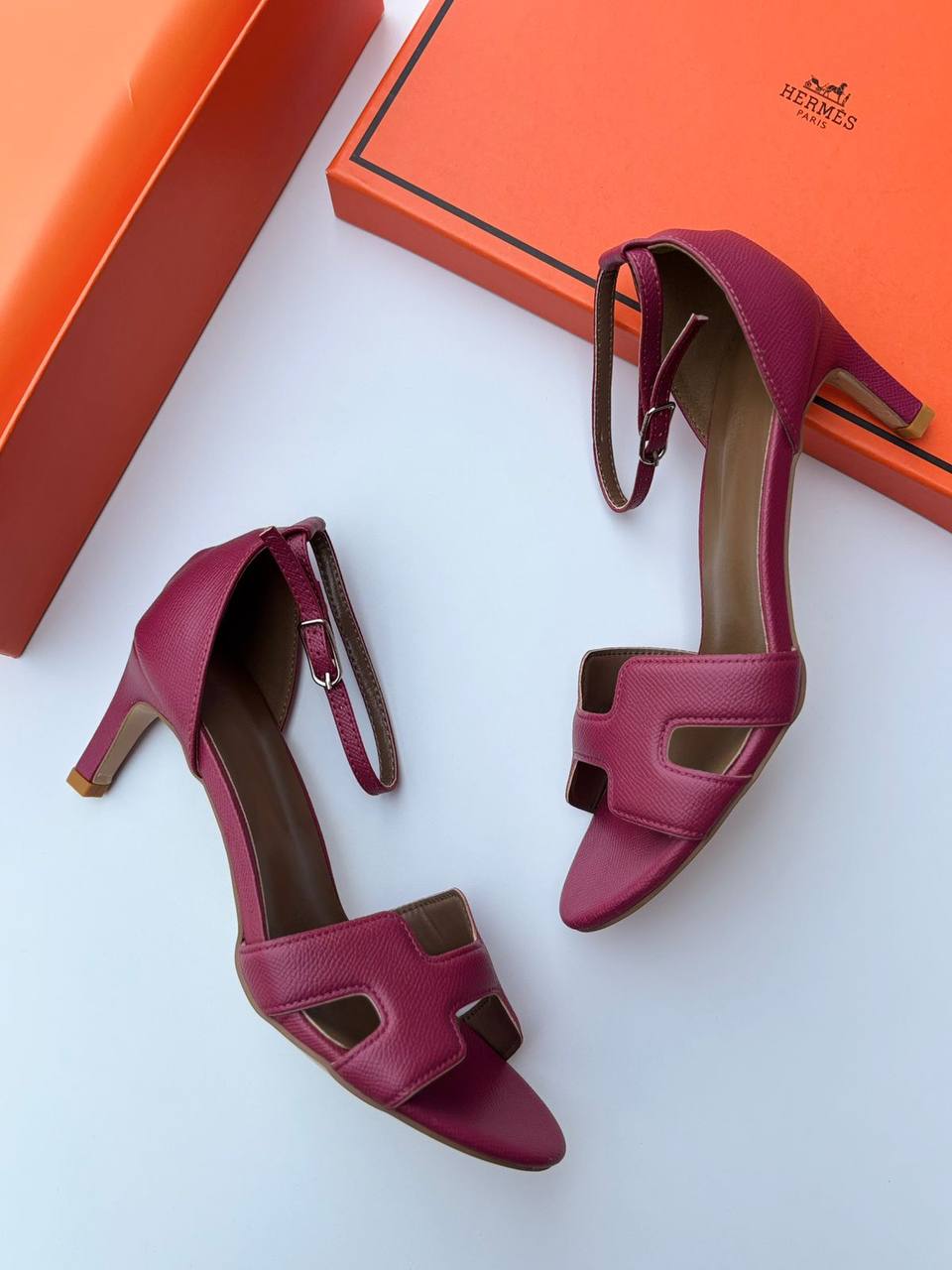 Hermes
110 dhs🪙💚
Size 36-42
Zain55