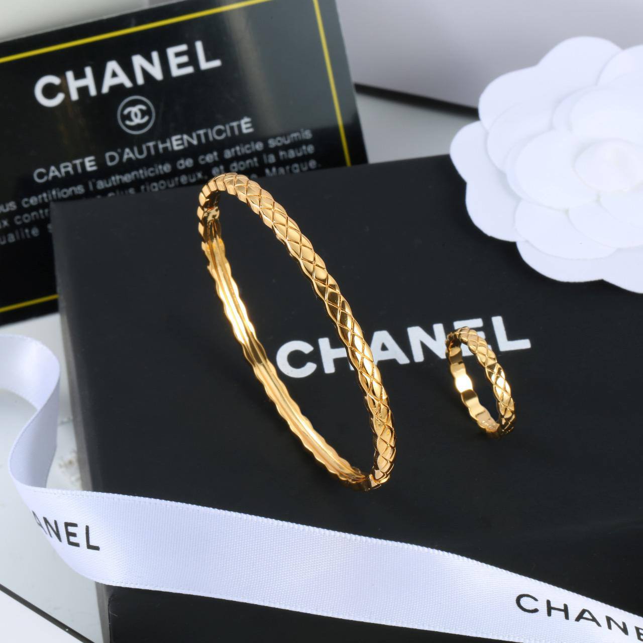 Chanel
BANGLE AND RING
65 dhs🪙🌨️
Zain89
♥️♥️♥️