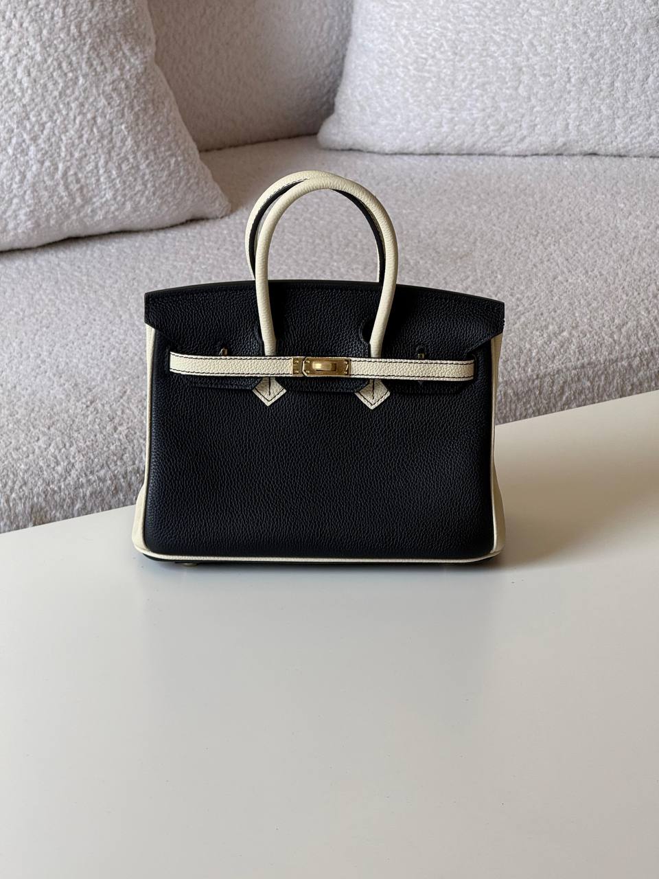 Hermes plume 20cm💕master quality😍
with box❤️
🎁🎁🎁
500 dhs🪙🖤🇦🇪
Zain52
♥️♥️♥️