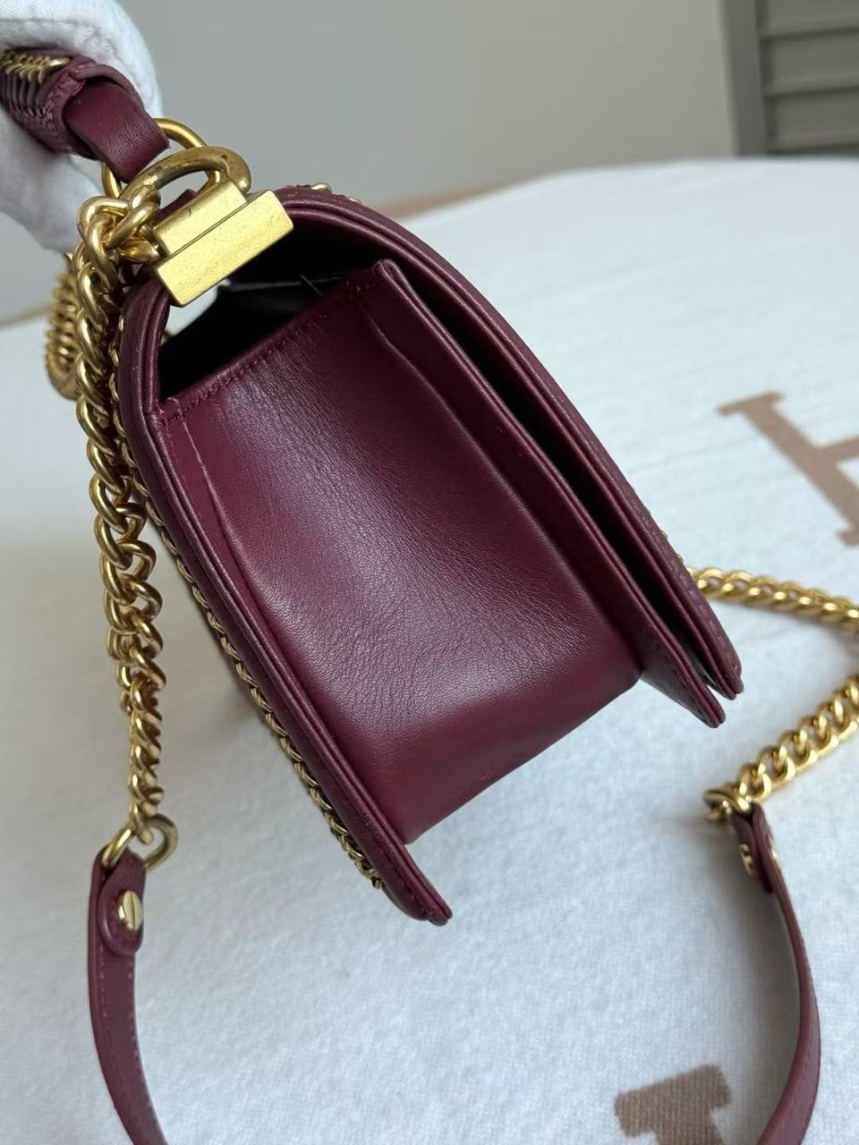 Chanel Boy Bag features unique stingray skin texture and polished gold hardware❤️❤️
Italian leather 💯💯
For Price 👇 WhatsApp✅
0568585901
0507557372
0552275751 Owner Zain 👌
Zain71
♥️♥️♥️